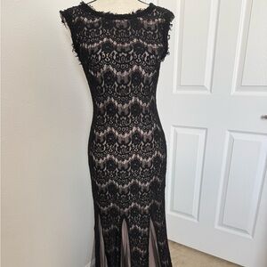 Betsy & Adam Black Lace Maxi Dress